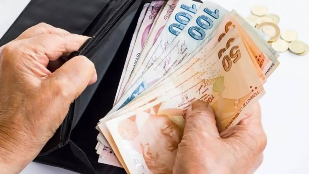 Kabine toplanıyor! İşte masadaki emekliler için bayram ikramiyesi zam formülleri 7